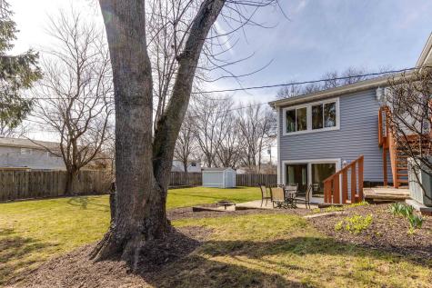 1045 Crestfield Avenue Libertyville IL 60048