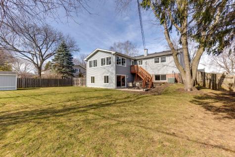 1045 Crestfield Avenue Libertyville IL 60048