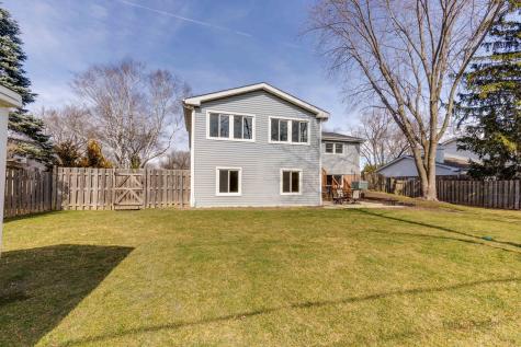 1045 Crestfield Avenue Libertyville IL 60048