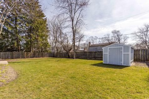1045 Crestfield Avenue Libertyville IL 60048