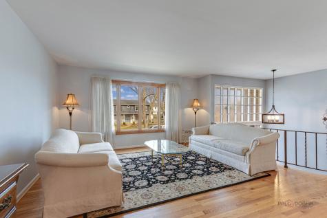 1045 Crestfield Avenue Libertyville IL 60048