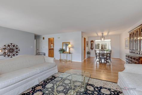 1045 Crestfield Avenue Libertyville IL 60048