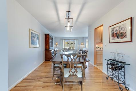 1045 Crestfield Avenue Libertyville IL 60048