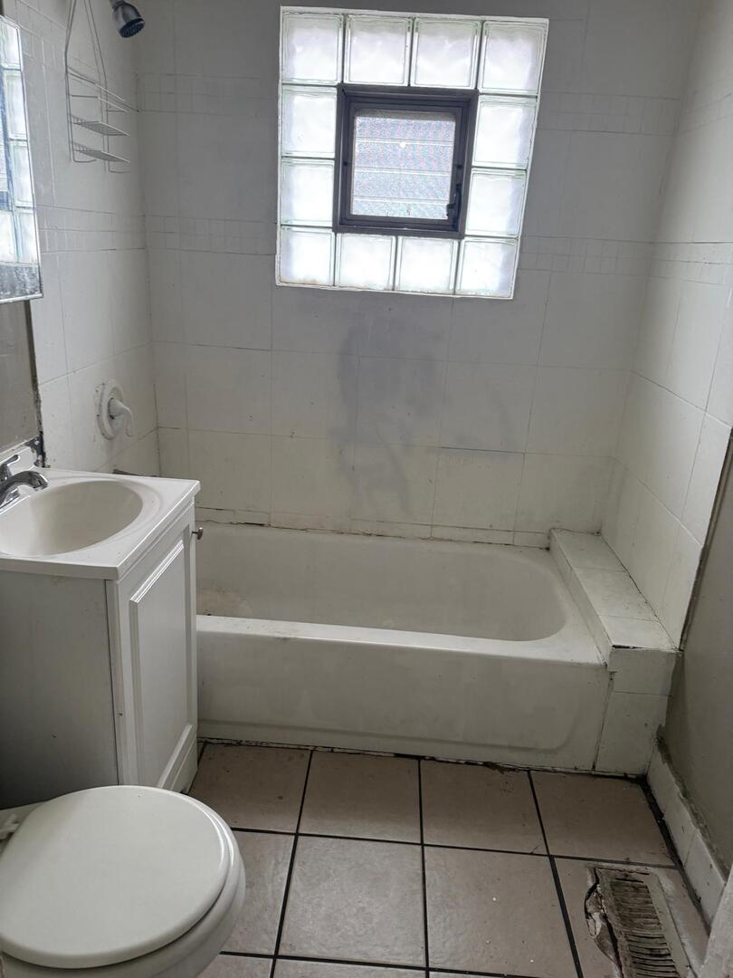 8127 South Coles Avenue Chicago IL 60617