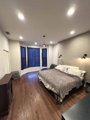 713 East Bowen Avenue Chicago IL 60653