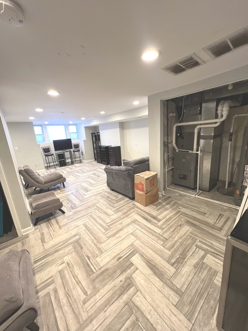 713 East Bowen Avenue Chicago IL 60653