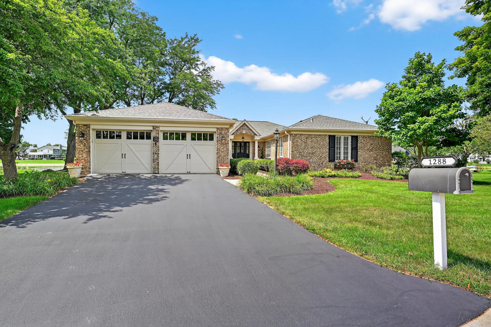 1288 The Point Street Barrington IL 60010