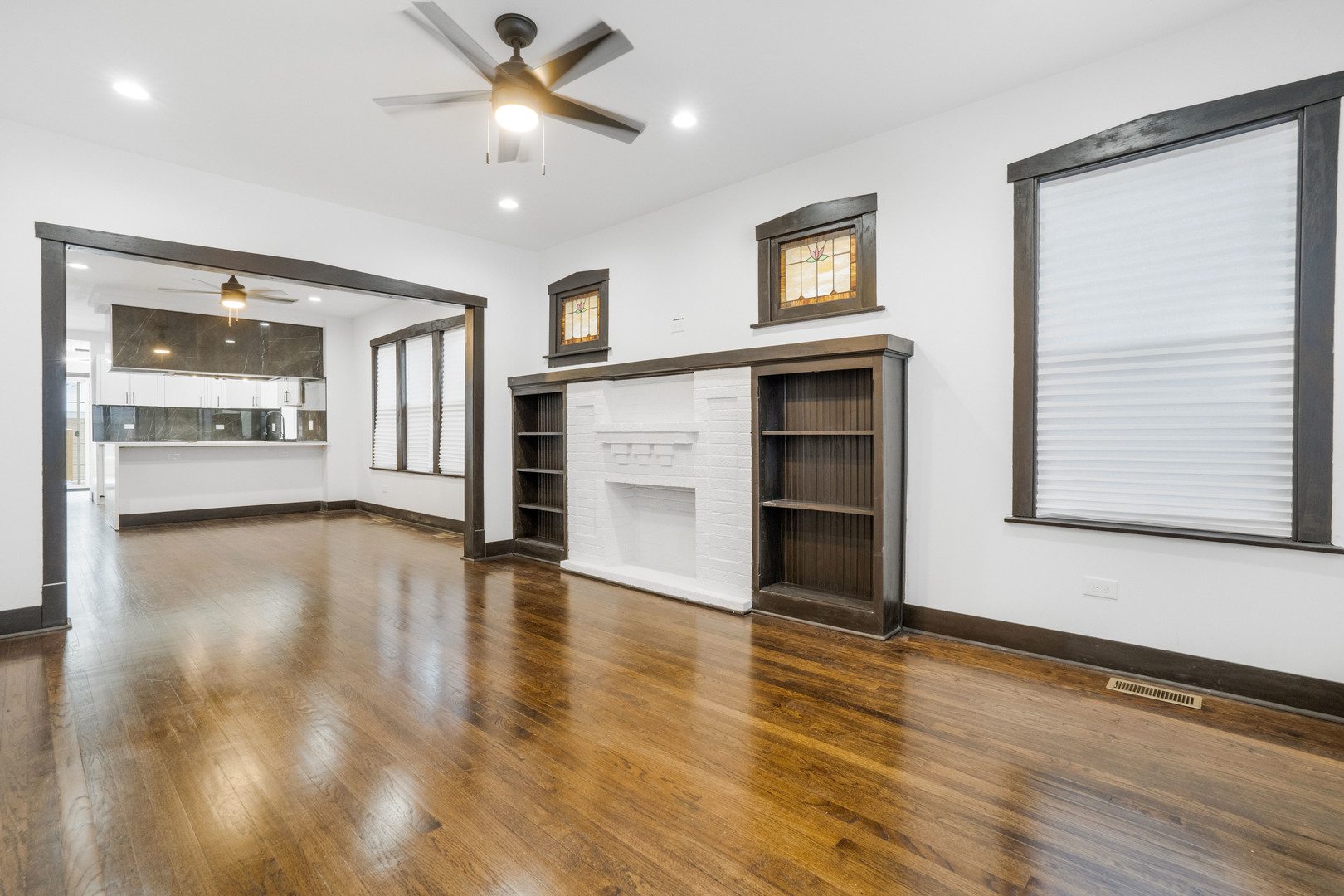 5526 South Albany Avenue Chicago IL 60629