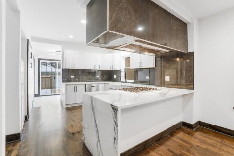 5526 South Albany Avenue Chicago IL 60629