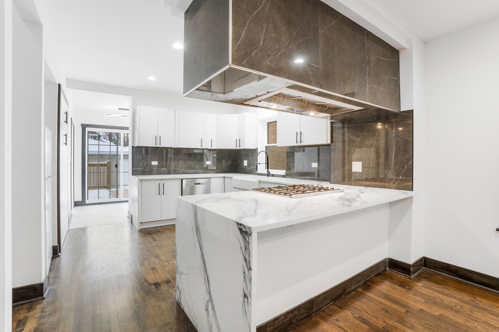 5526 South Albany Avenue Chicago IL 60629