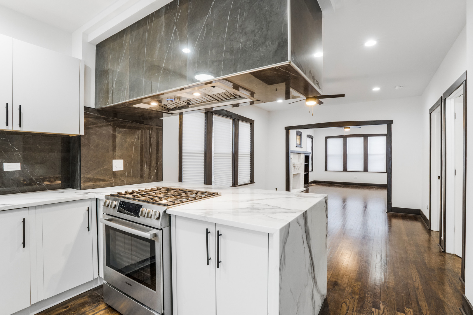 5526 South Albany Avenue Chicago IL 60629