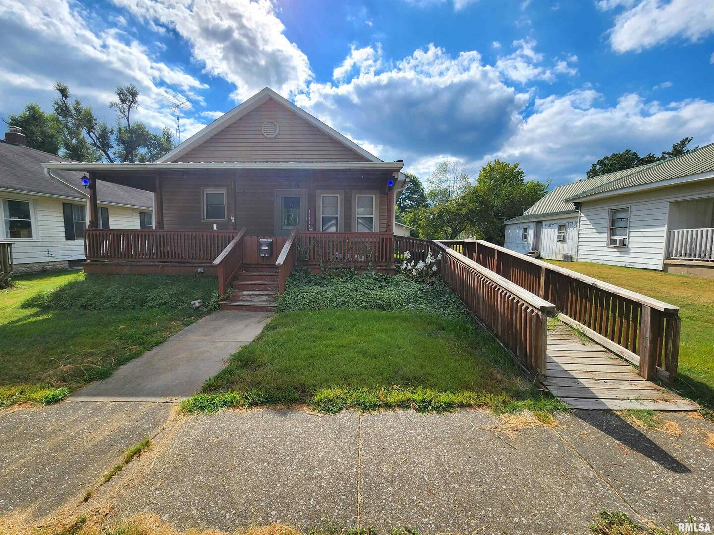 413 North 8th Street Herrin IL 62948-3306