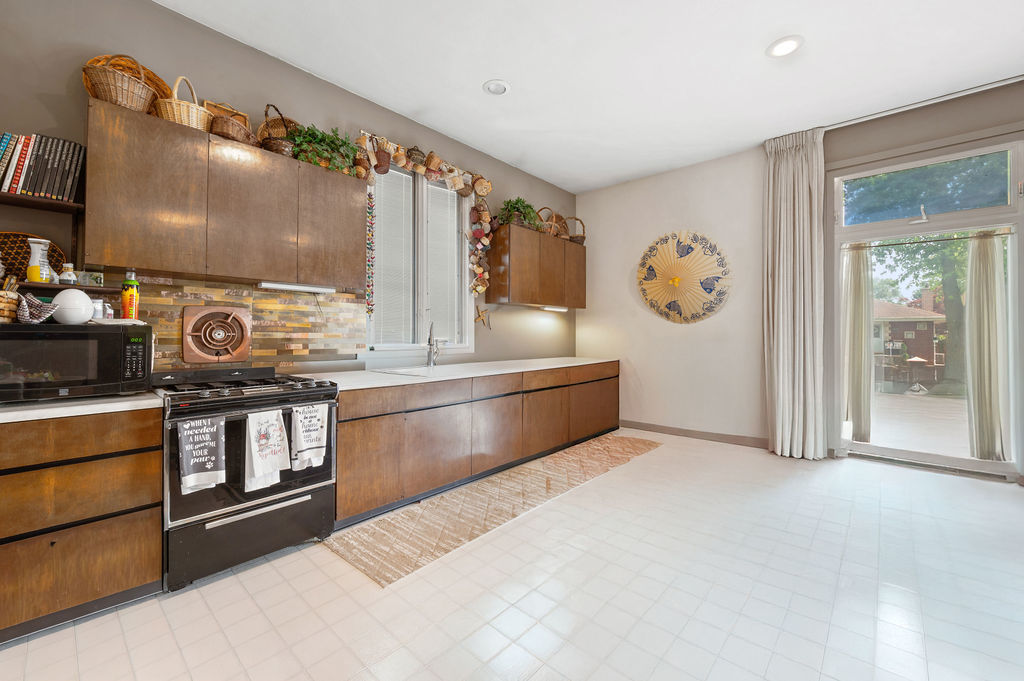 13118 South Buffalo Avenue Chicago IL 60633