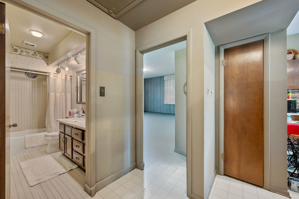 13118 South Buffalo Avenue Chicago IL 60633