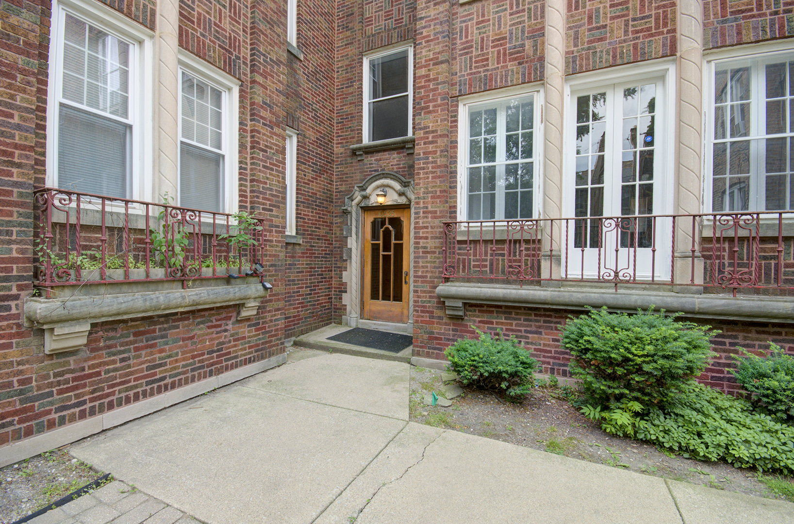 10535 South Hale Avenue Chicago IL 60643