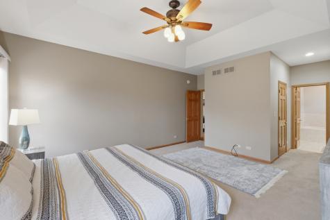 1007 Peregrine Way Hampshire IL 60140