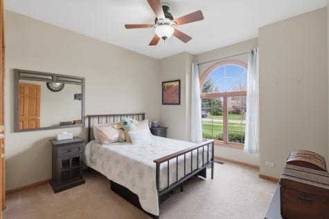 1007 Peregrine Way Hampshire IL 60140