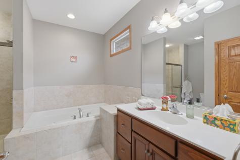 1007 Peregrine Way Hampshire IL 60140