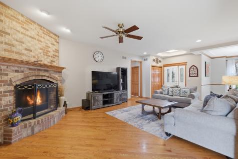 1007 Peregrine Way Hampshire IL 60140
