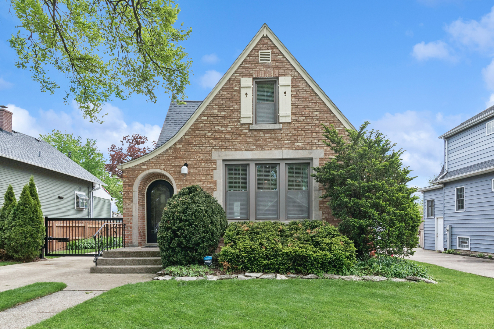 303 North Willow Road Elmhurst IL 60126