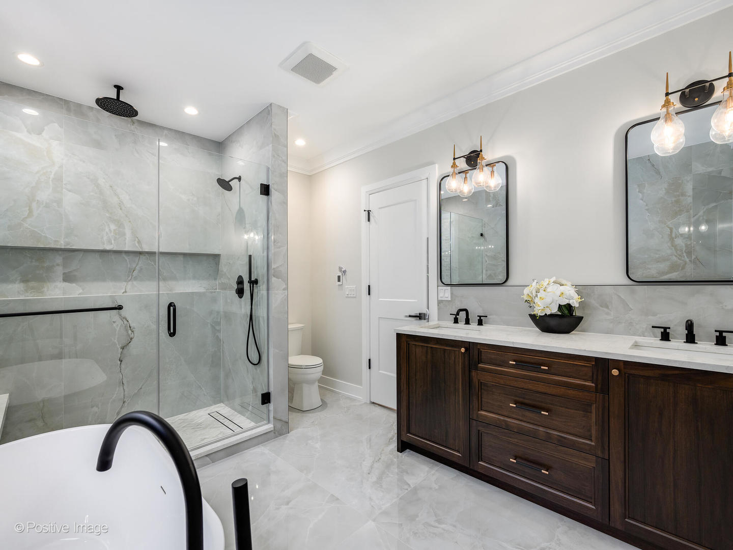 3055 North Christiana Avenue Chicago IL 60618