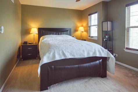 3373 Kentshire Square Aurora IL 60504