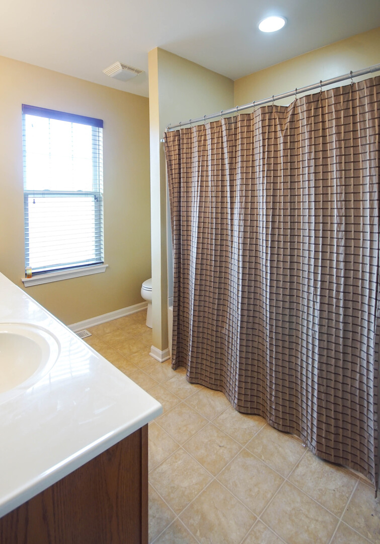 3373 Kentshire Square Aurora IL 60504