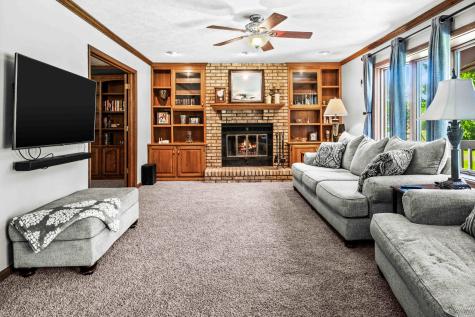 25 Bay Pointe Drive Bloomington IL 61704