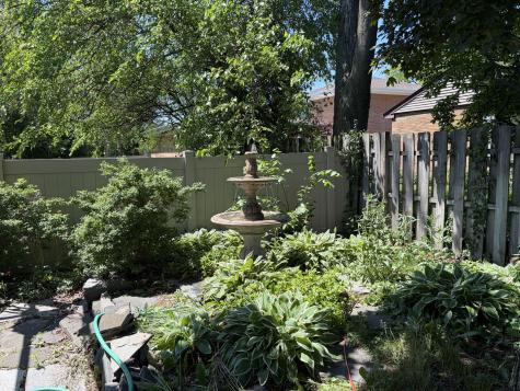 8856 Knox Avenue Skokie IL 60076
