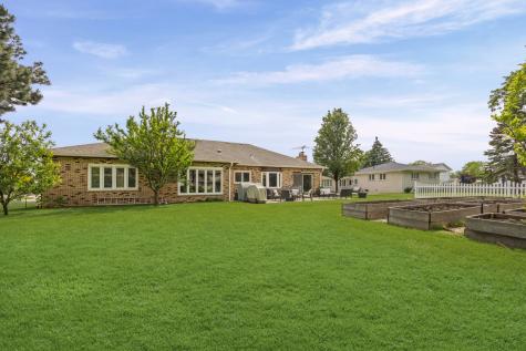 412 Stratford Lane Willowbrook IL 60527