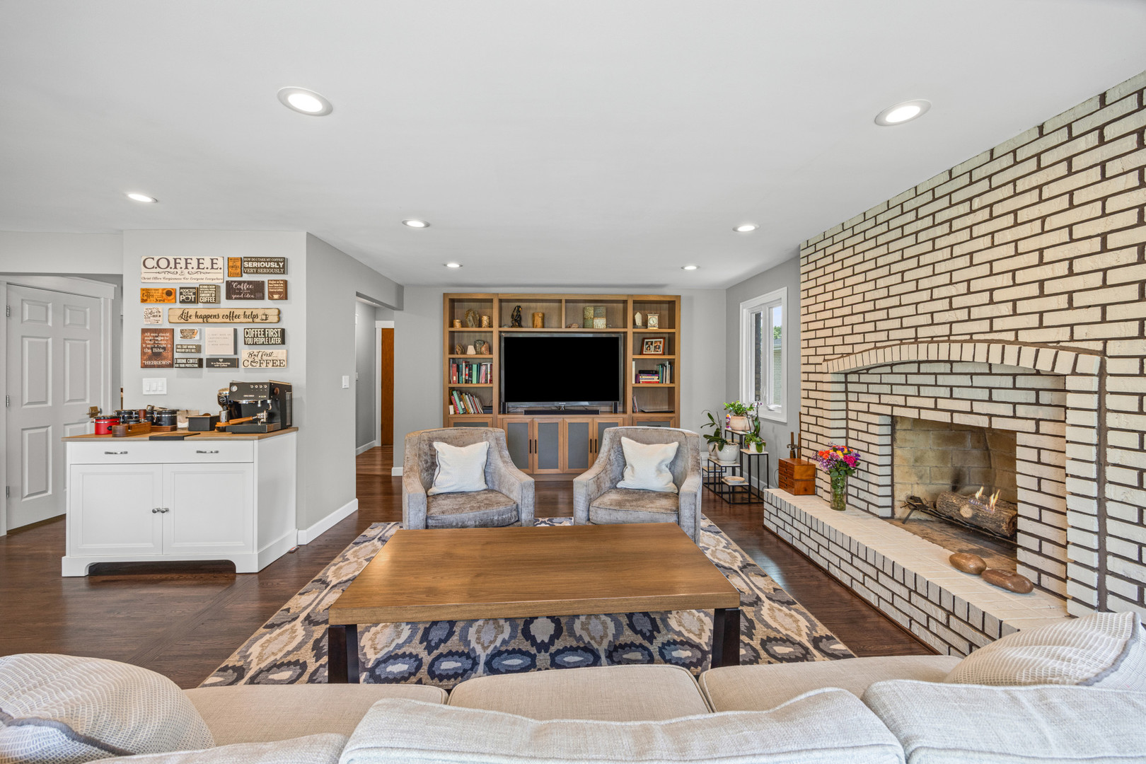 412 Stratford Lane Willowbrook IL 60527