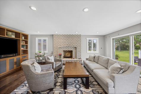 412 Stratford Lane Willowbrook IL 60527