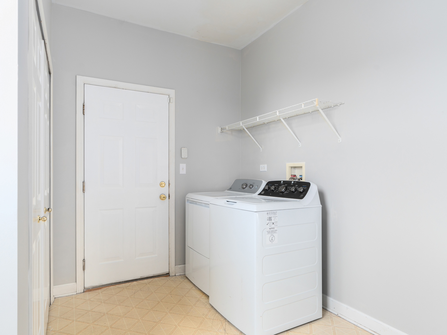 2 Ava Court Bolingbrook IL 60440