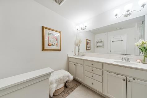 1999 Kingsley Circle Northbrook IL 60062