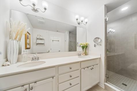 1999 Kingsley Circle Northbrook IL 60062