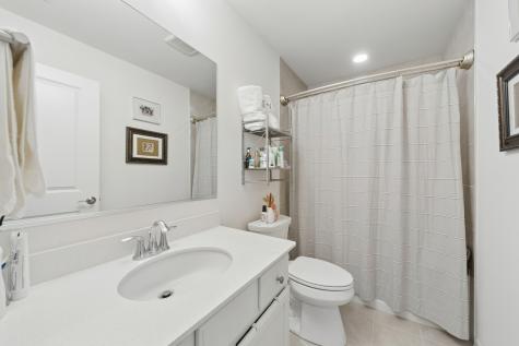 1999 Kingsley Circle Northbrook IL 60062