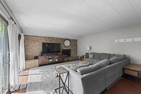 125 North Gibbons Avenue Arlington Heights IL 60004