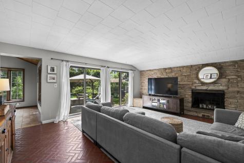125 North Gibbons Avenue Arlington Heights IL 60004