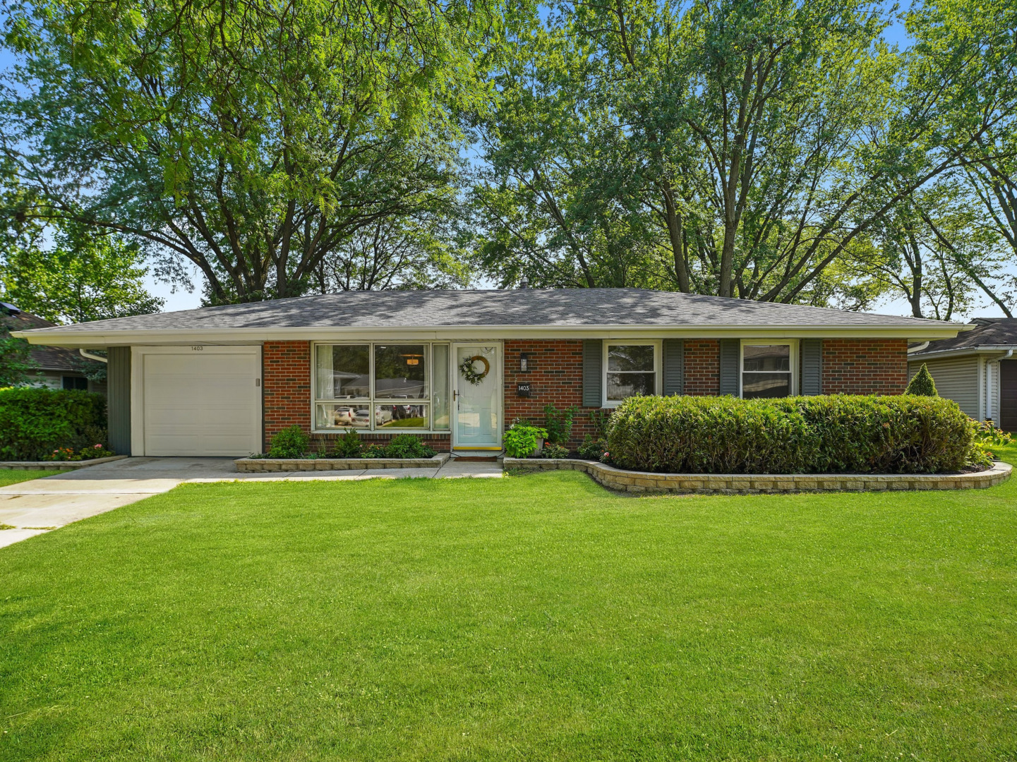 1403 Hampton Lane Schaumburg IL 60193
