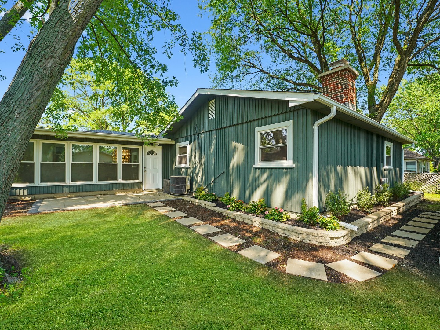 1403 Hampton Lane Schaumburg IL 60193