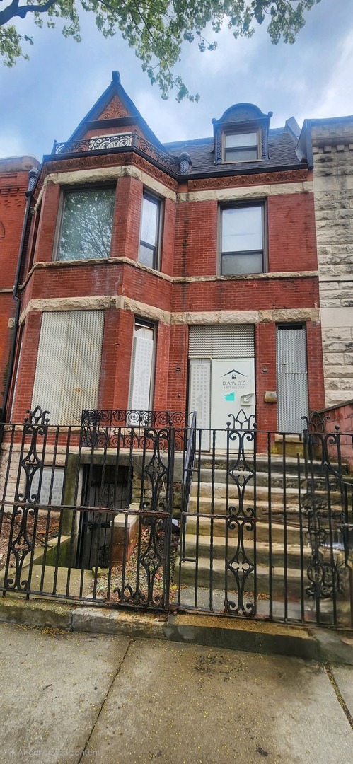 3143 South Giles Avenue Chicago IL 60616