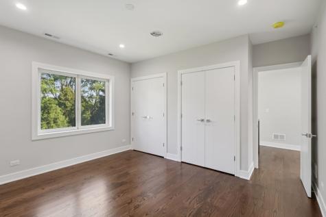 1744 Walnut Circle Northbrook IL 60062