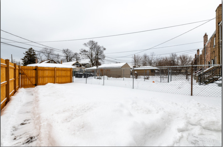 654 East 105th Street Chicago IL 60628