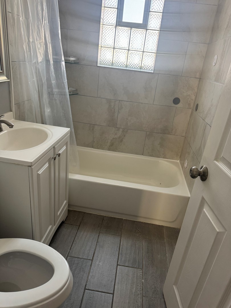 654 East 105th Street Chicago IL 60628