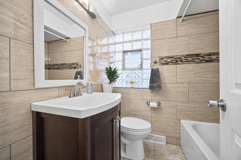 4906 West Argyle Street Chicago IL 60630