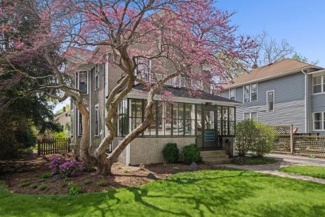 323 West Maple Avenue Libertyville IL 60048