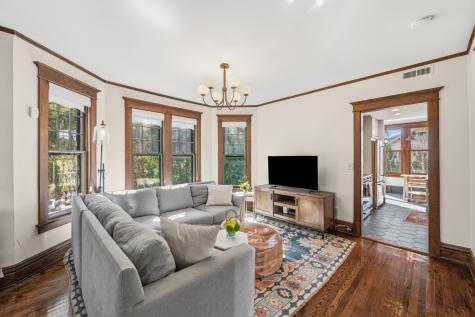 323 West Maple Avenue Libertyville IL 60048