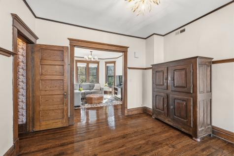 323 West Maple Avenue Libertyville IL 60048