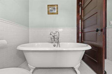 323 West Maple Avenue Libertyville IL 60048