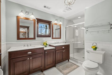 323 West Maple Avenue Libertyville IL 60048